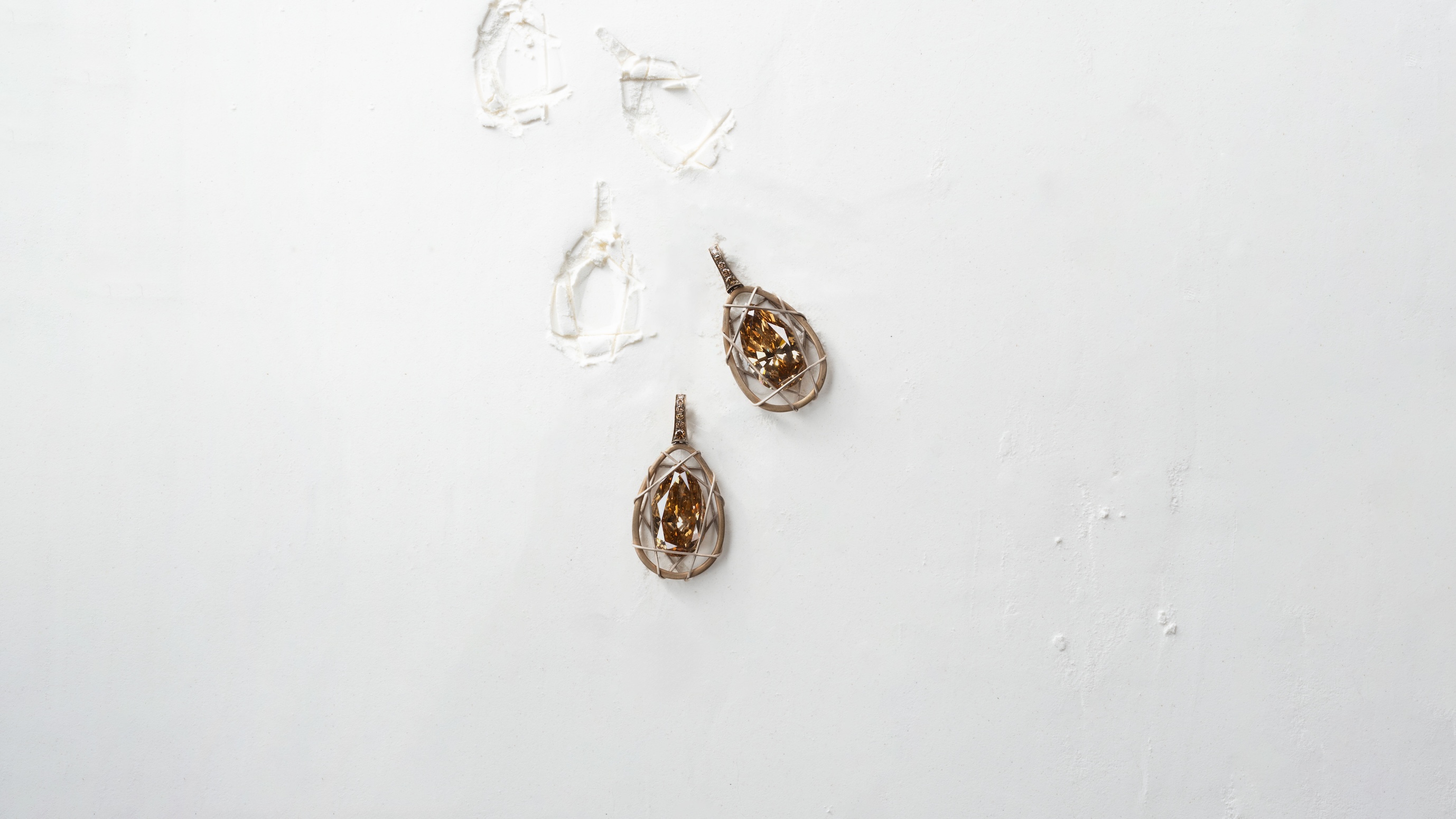 Hemmerle earrings, diamonds, bronze, white gold