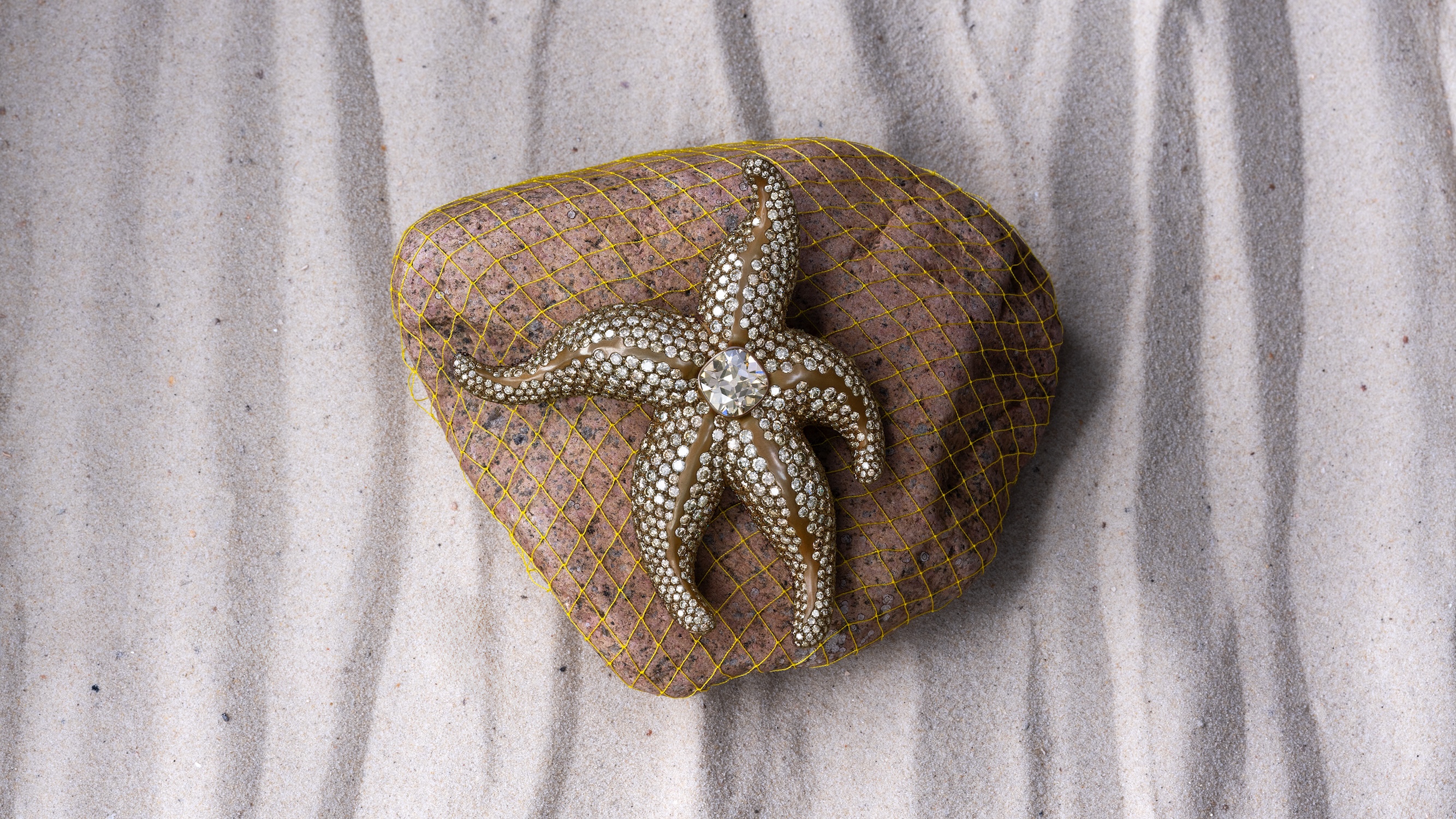 Hemmere brooch, cameo, diamonds, aluminium, white gold