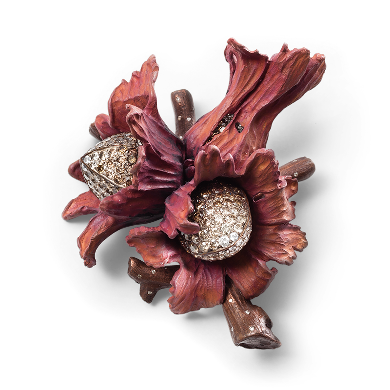 Hemmerle brooch in the shape of a hazelnut