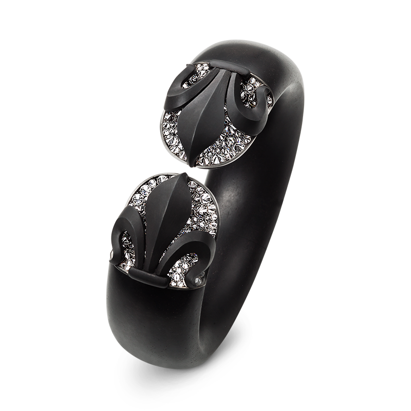 Hemmerle bangle inspired by the bourbon lily