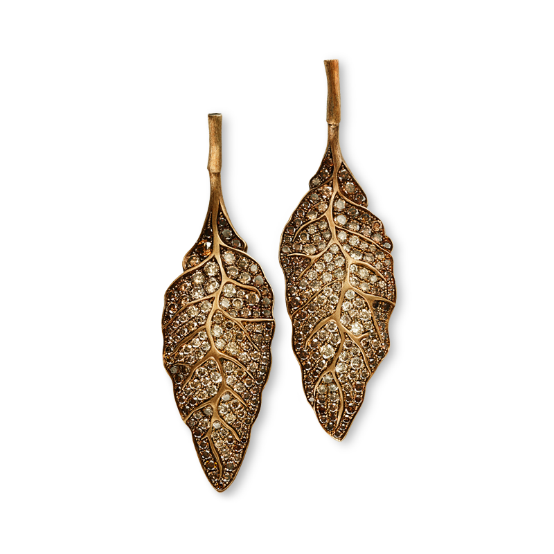Hemmerle earring inspired by an embossing stamp